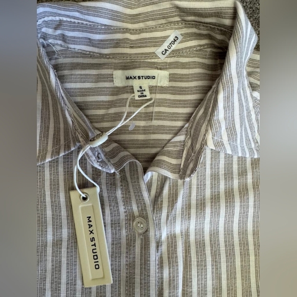 Max Studio NWT Button Down Tan/Creme Size Small - Picture 6 of 7